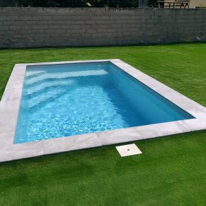 Mini Piscine Escalier d’Angle Banquette – 5 Avantages d&rsquo;une piscine Compacte et Conviviale